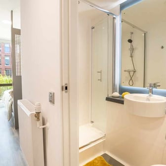 Classic En-suite - Image 8