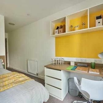 4 Bed En-suite - Image 1