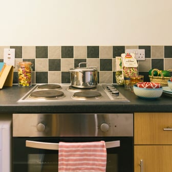 Classic 3 Bed Apartment - Image 4