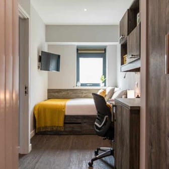 Gold Ensuite - Image 1