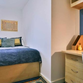 Apartment Classic 3 Bed - Shared Bathroom - Image 3