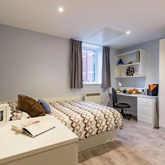 7 Bed Premium Studio - Image 2