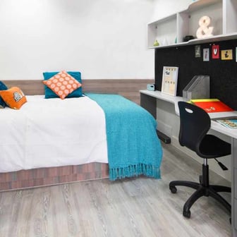 Studio Premium - Image 1