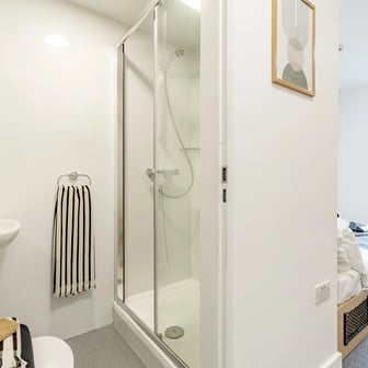 Classic En Suite - Image 5