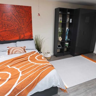 Deluxe Studio - Image 1