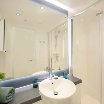 Gold Ensuite - Image 4