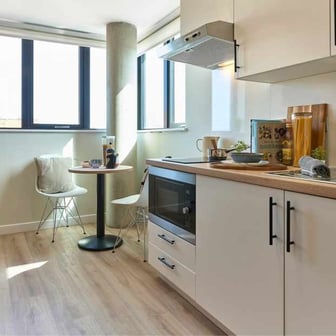 Studio Platinum Balcony - Image 1
