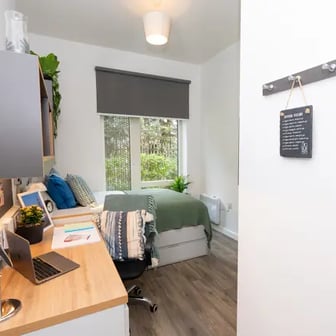 Silver Ensuite - Image 4
