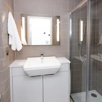 Platinum Ensuite - Image 6