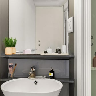 Gold En Suite - Image 4