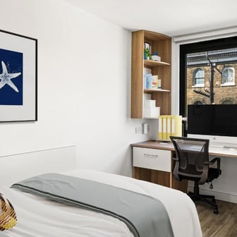 Gold En Suite - Image 2