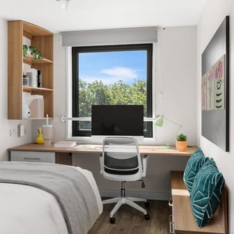 Silver En Suite - Image 2