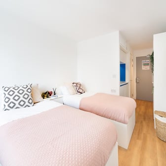 Twin En Suite - Image 1