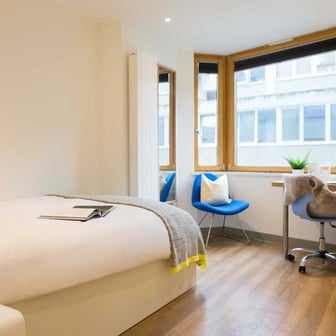 Silver En Suite - Image 1