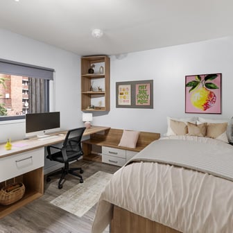 Silver En Suite - Image 1