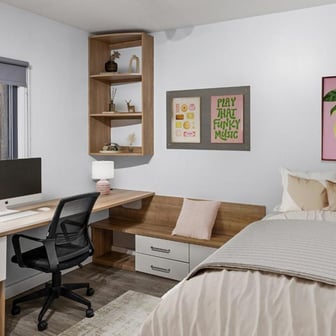 Silver En Suite - Image 1