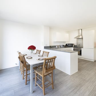 Gold En Suite - Image 5