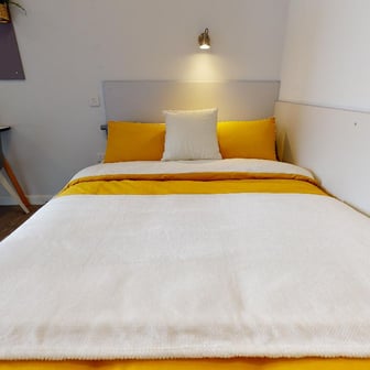 Silver 2 Bed Apartment - Image 1