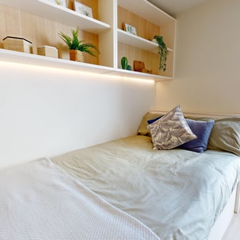 Gold En Suite - Image 1