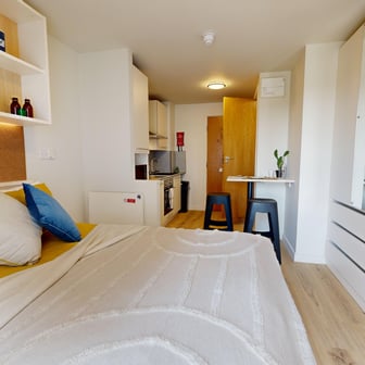 Silver Studio - Image 1