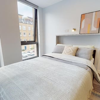 Gold Studio-2627 - Image 1