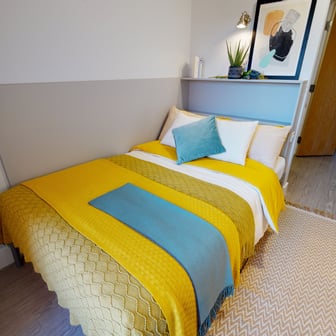 Gold En Suite - Image 1