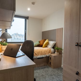 Bronze En Suite - Image 1