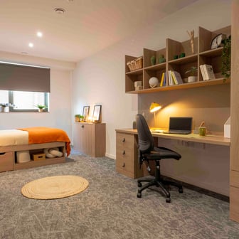 Gold En Suite - Image 1