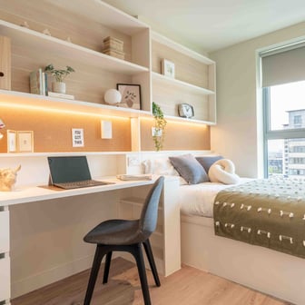 Gold En Suite - Image 1