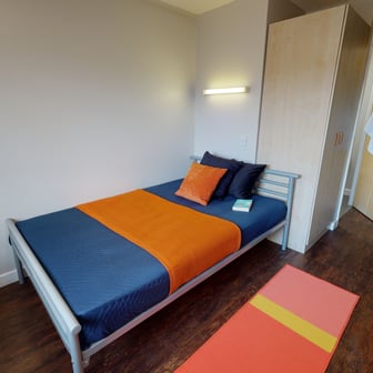 Bronze En Suite - Image 1