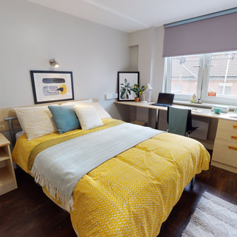 Gold En Suite - Image 1