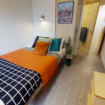 Silver En Suite - Image 1