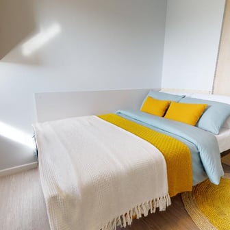 Bronze En Suite - Image 1