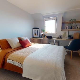 Bronze En Suite Plus - Image 1