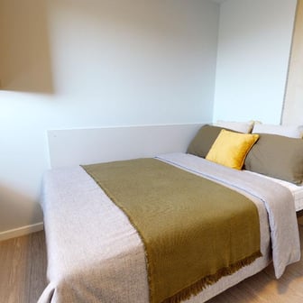 Gold En Suite - Image 1