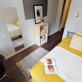 Silver 3 Bed Apartment - Image 1