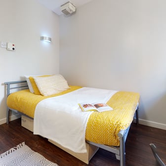 Silver En Suite-2627 - Image 1