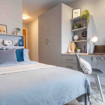 Bronze En Suite - Image 1