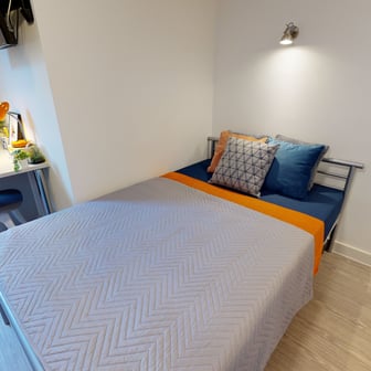 Bronze Studio Plus - Image 1