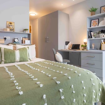 Silver En Suite - Image 1