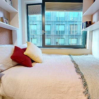 Silver 2 Bed Apt Plus - Image 1