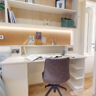 Silver 3 Bed Apt Plus - Image 1