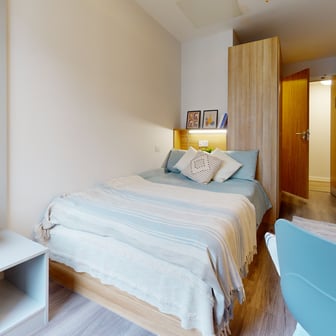 Bronze En Suite-2627 - Image 1