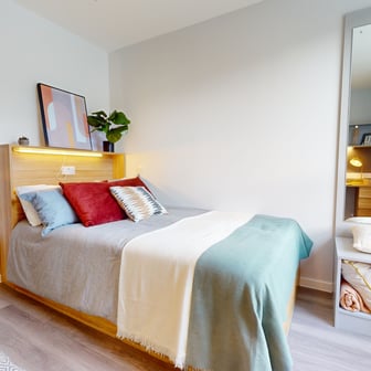 Bronze Studio Plus-2627 - Image 1