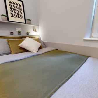 Bronze En Suite - Image 1