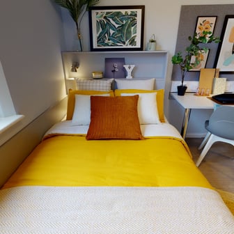 Gold En Suite - Image 1