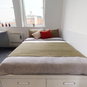 Bronze Studio Plus - Image 1