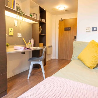 Bronze En Suite - Image 1