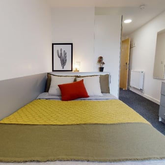 Bronze En Suite - Image 1