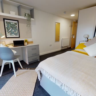 Gold En Suite - Image 1